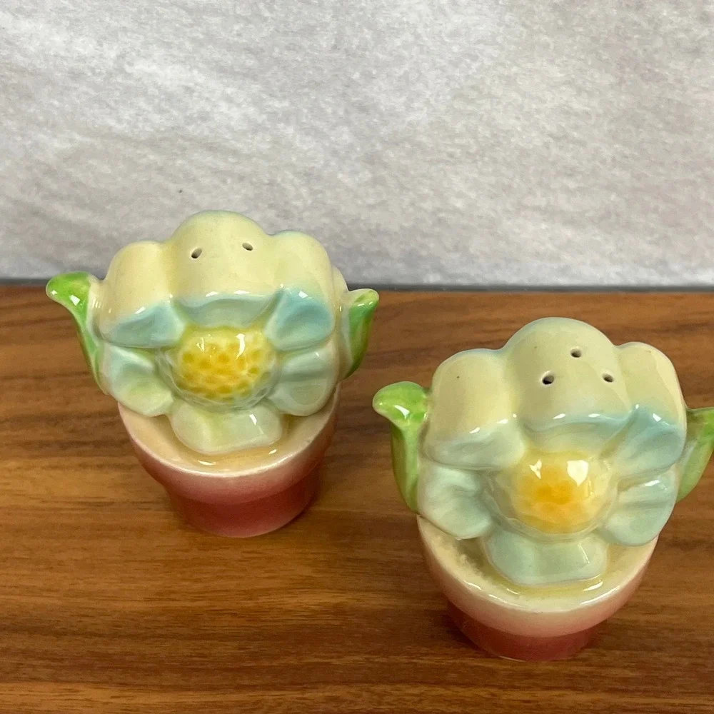 Vintage 1950's Kitsch Ceramic Shawnee Flower Pot Salt and Pepper Shakers